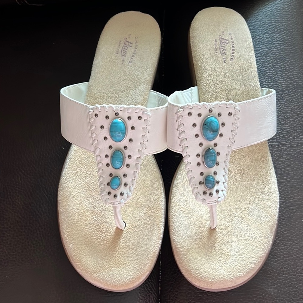 Bass sandals never worn